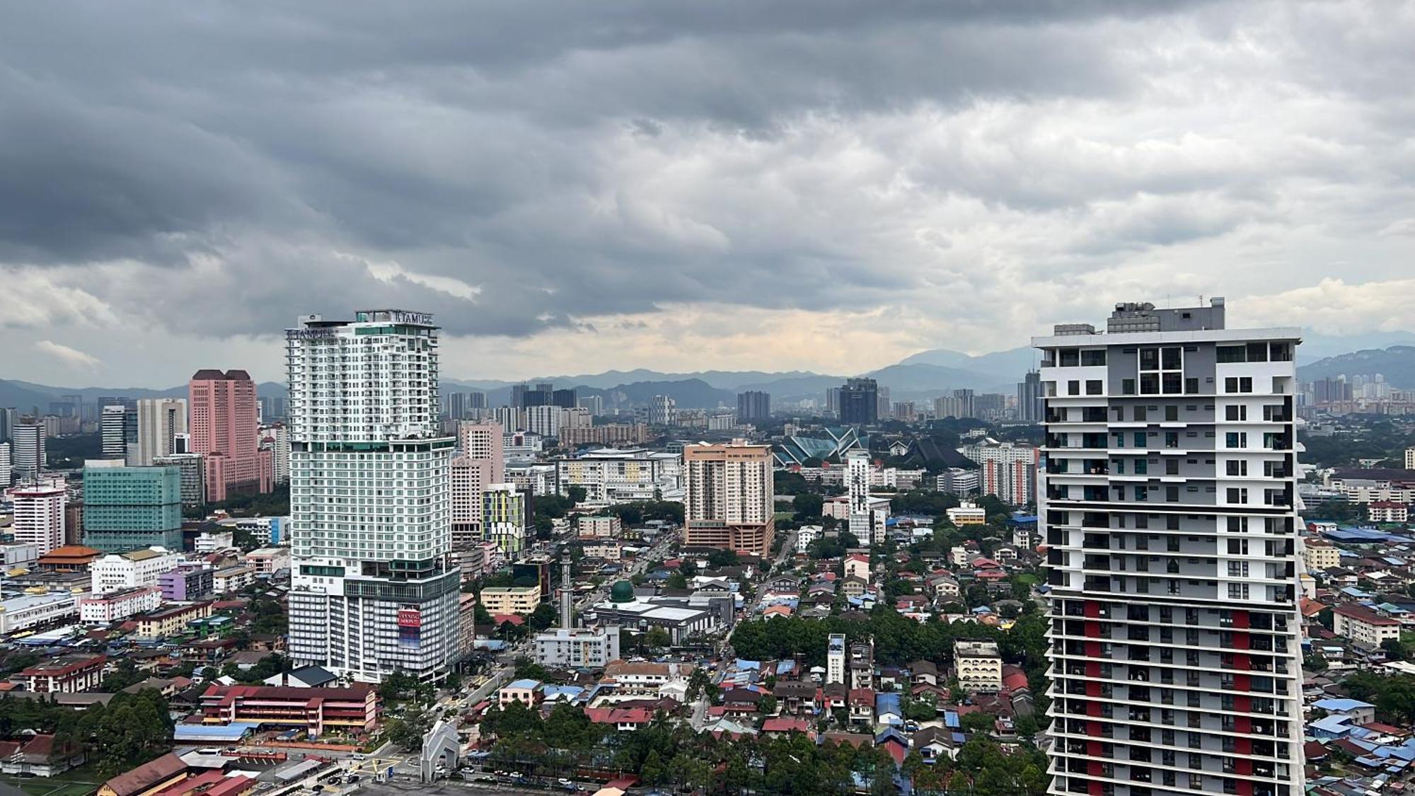 Mercu Summer Suites Klcc By Sweet Home Куала Лумпур Екстериор снимка