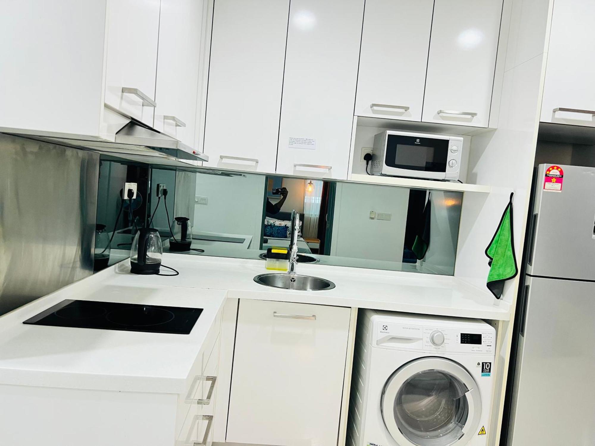 Mercu Summer Suites Klcc By Sweet Home Куала Лумпур Екстериор снимка