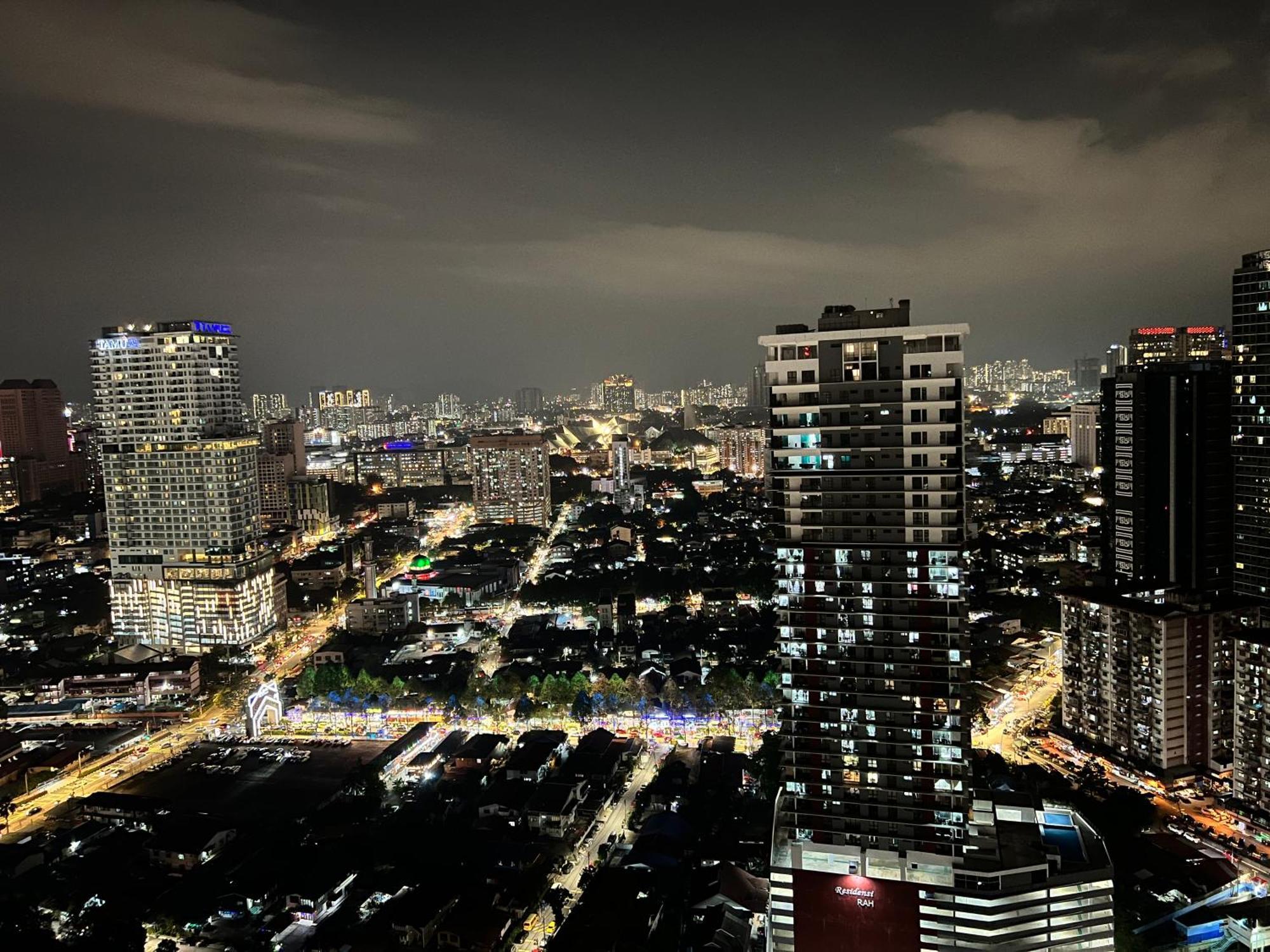 Mercu Summer Suites Klcc By Sweet Home Куала Лумпур Екстериор снимка